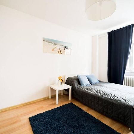 3 Rooms Big Apartment - 150 M Town Hall - Nice Design فروتسواف المظهر الخارجي الصورة